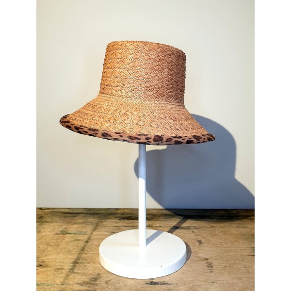 Dilara Latrous vasarinė skrybėlė